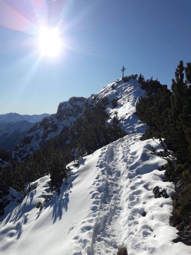 Schneespur zum Gipfel