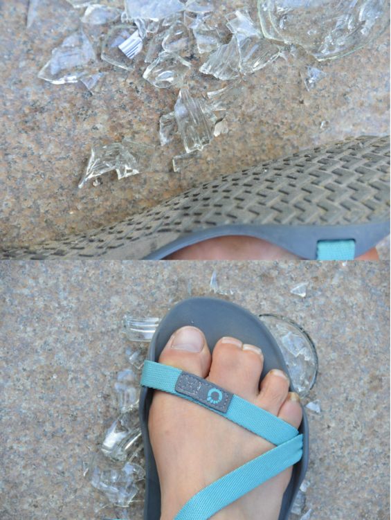 Z-TREK Sandalen von Xero Shoes auf Glasscherben