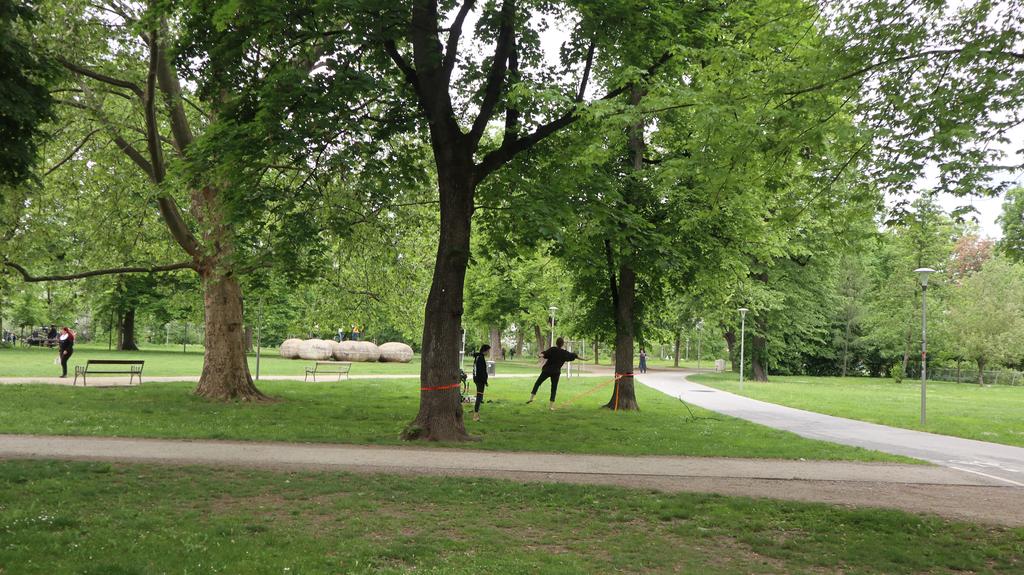 Slackline im Augarten