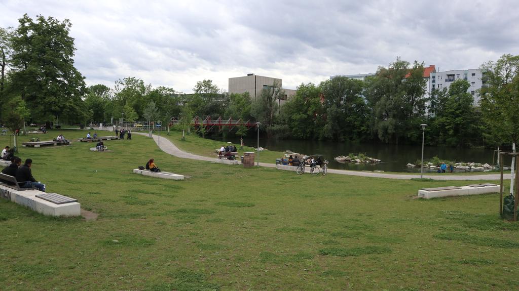 Am Ufer der Mur im Augarten