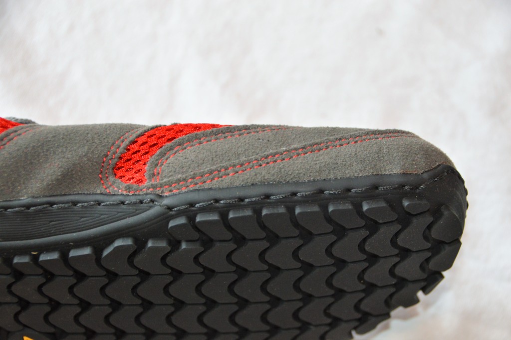 Sauber verarbeitet Nähte beim Explorer 2.0 Barfußschuh von Magical Shoes