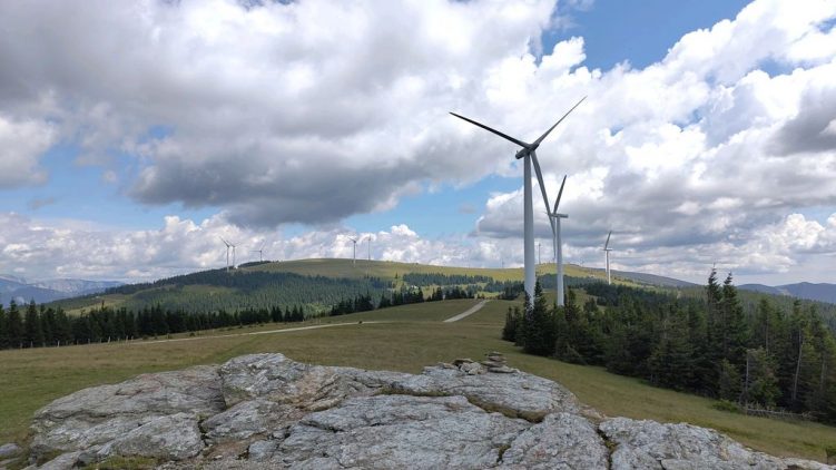 Kurz nach dem Steinriegel sind schon Roseggerhaus und Pretul zu sehen