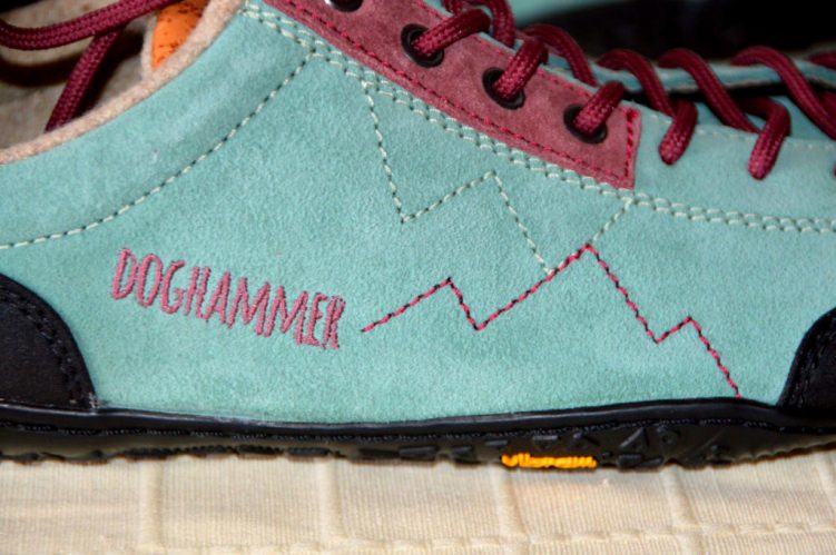 Doghammer Terrar Rock Wool Barfuß-Wanderschuh Logo aufgestickt